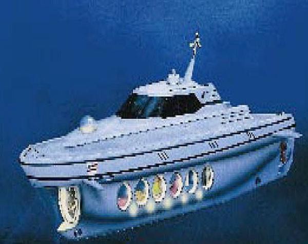 Tàu ngầm Nomad 1000 có giá tới 6 triệu bảng một chiếc. Tàu chạy bằng động cơ diezel với 12 chỗ ngồi. Chiếc tàu này có chiều dài tổng cộng 65m, sẽ có khả năng vượt đại dương, lặn trong bất kỳ thời tiết nào và có thể chứa được cả một chiếc tàu ngầm mini. Thiết kế của nó hơi hao hao giống tàu ngầm Phoenix và Seattle.